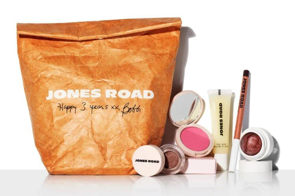 Bobbi Brown的二次革命：Jones Road Beauty，一条通向银发人群的路